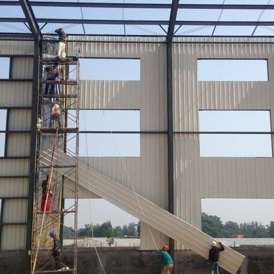 Atelier de construction de structures en acier à soufflage par tir OEM Bâtiments préfabriqués en acier