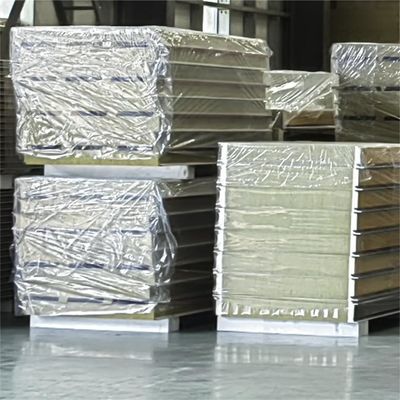 Entrepôt préfabriqué en acier avec isolation EPS et portes coulissantes