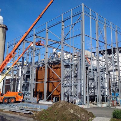 Construction d'entrepôt de structure en acier personnalisable avec porte à rouleaux