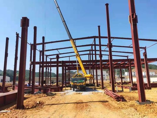 Construction d'entrepôt de structure en acier personnalisable avec porte à rouleaux