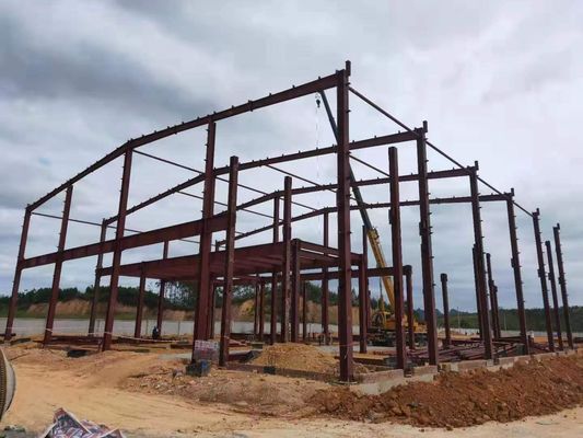 Construction d'entrepôt de structure en acier personnalisable avec porte à rouleaux