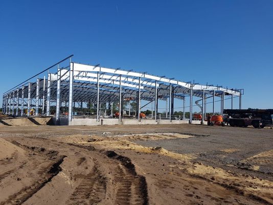 Construction d'entrepôt de structure en acier personnalisable avec porte à rouleaux