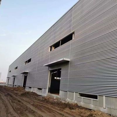 Construction de bâtiments en acier à grande hauteur entrepôt galvanisé à chaud OEM