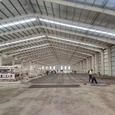 Construction de bâtiments en acier à grande hauteur entrepôt galvanisé à chaud OEM