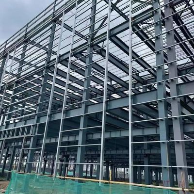 Construction d'entrepôt en métal préfabriqué résistant à la corrosion OEM avec cadre de portail