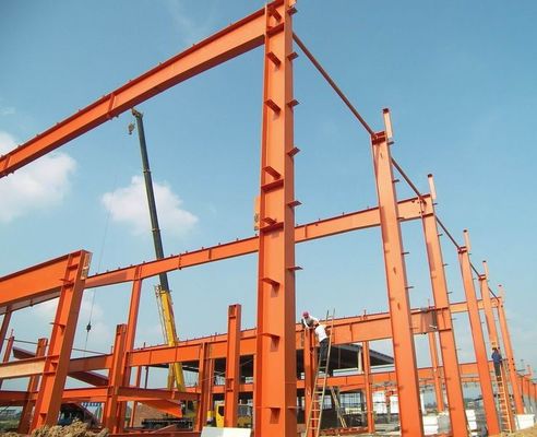 Atelier de construction industrielle en acier avec appuie-genoux en acier d'angle et finition de voile en PVDF