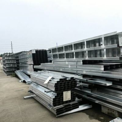 Construction de bâtiments en acier à grande hauteur entrepôt galvanisé à chaud OEM