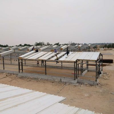 Chambre de volaille préfabriquée avec panneaux isolants