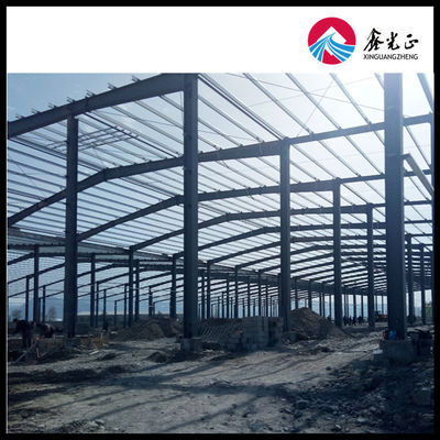 Colonnes laminées à chaud / à froid préfabriquées bâtiment d'entrepôt panneau sandwich revêtement en tôle d'acier pour la construction durable