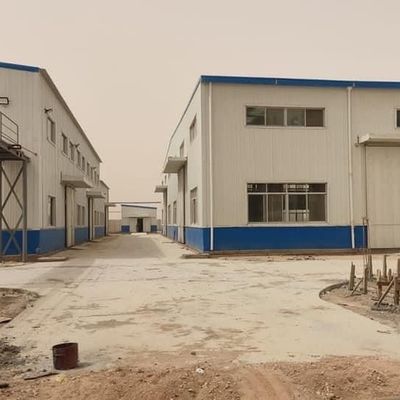 Structures de bureaux en acier modernes combinant esthétique et durabilité pour les entreprises