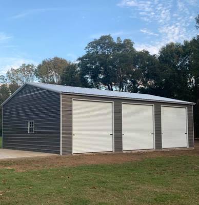 Entrepôt préfabriqué à ossature en acier avec connexion boulonnée et pannes en Z/C