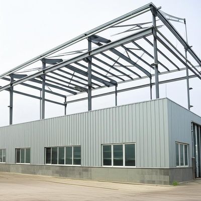 Entrepôt préfabriqué avec connexion boulonnée personnalisable, avec acier de qualité Q235B ou Q345B selon les exigences du client