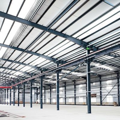 Entrepôt préfabriqué à ossature en acier avec connexion boulonnée et pannes en Z/C
