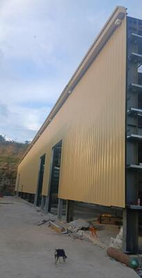 Atelier professionnel de fabrication de métaux fournissant des solutions de coupe et d'assemblage de soudure de tôles sur mesure pour l'industrie