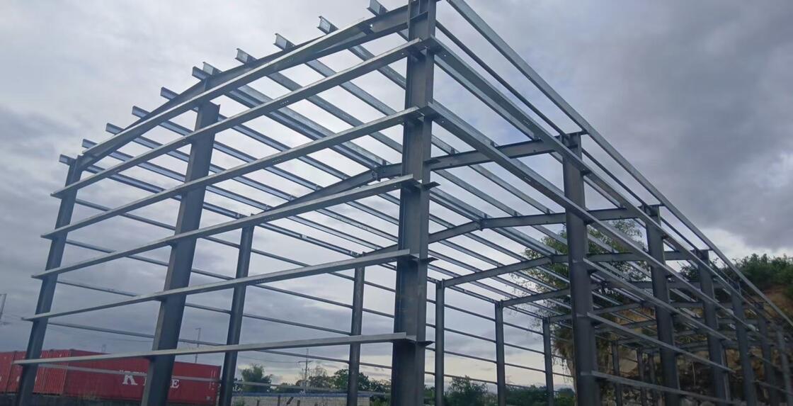 Atelier professionnel de fabrication de métaux fournissant des solutions de coupe et d'assemblage de soudure de tôles sur mesure pour l'industrie